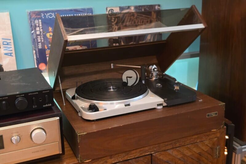 Thorens TD 124 MK2 with SME 3012 Tonearm Legendary Turntable Swiss Made